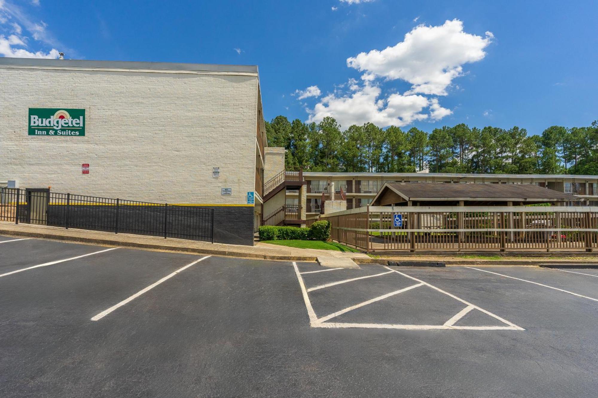 Budgetel Inn And Suites Atlanta Exterior photo