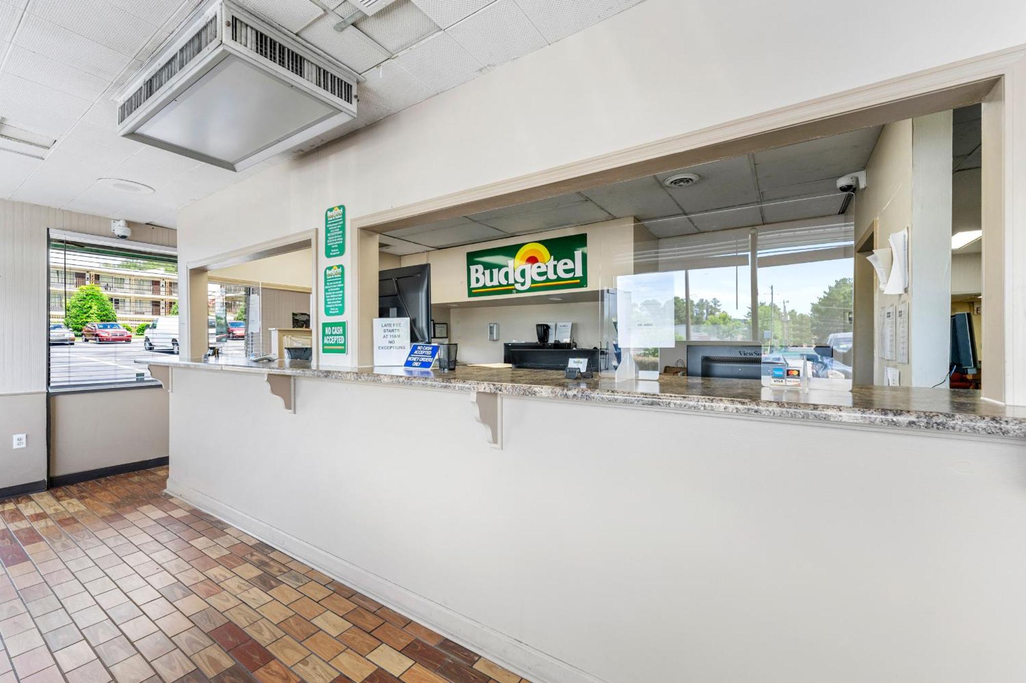 Budgetel Inn And Suites Atlanta Exterior photo