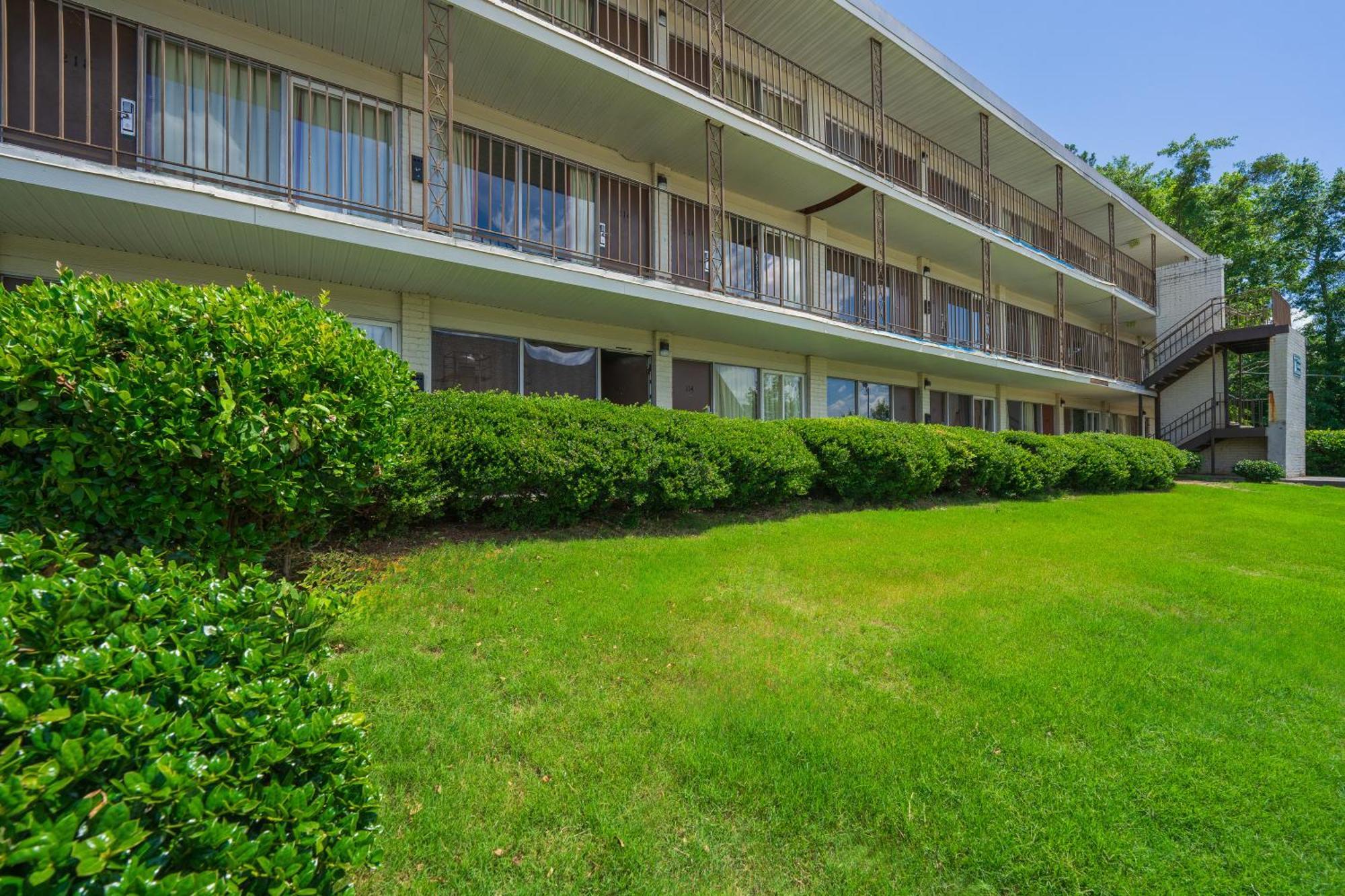 Budgetel Inn And Suites Atlanta Exterior photo