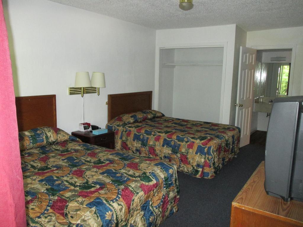 Budgetel Inn And Suites Atlanta Room photo